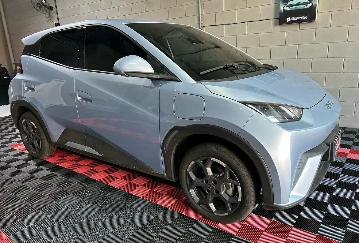 BYD azul com película aplicada