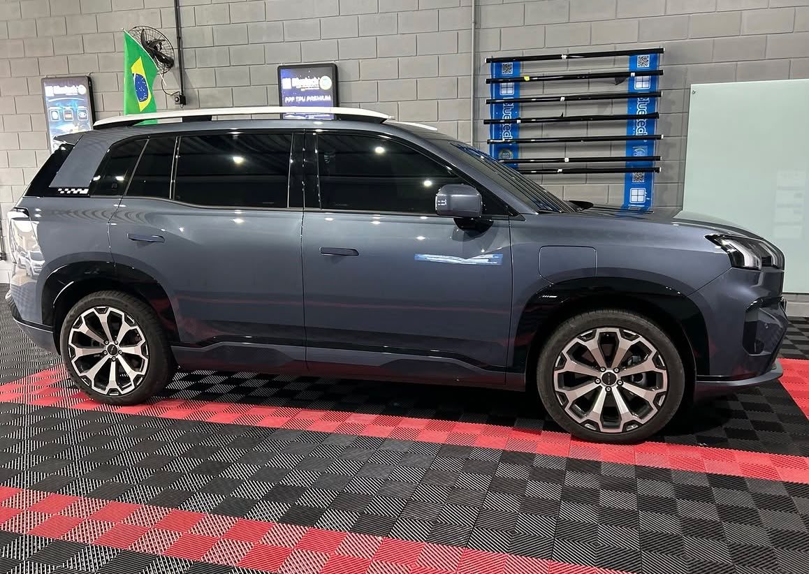 SUV híbrido atendido